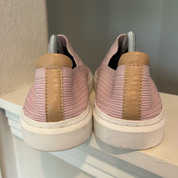 UGG ALAMEDA SAMMY SLIP-ON SHOES 1136841 SEASHEL PINK SIZE 11 WOMAN Tried On - Picture 6 of 9